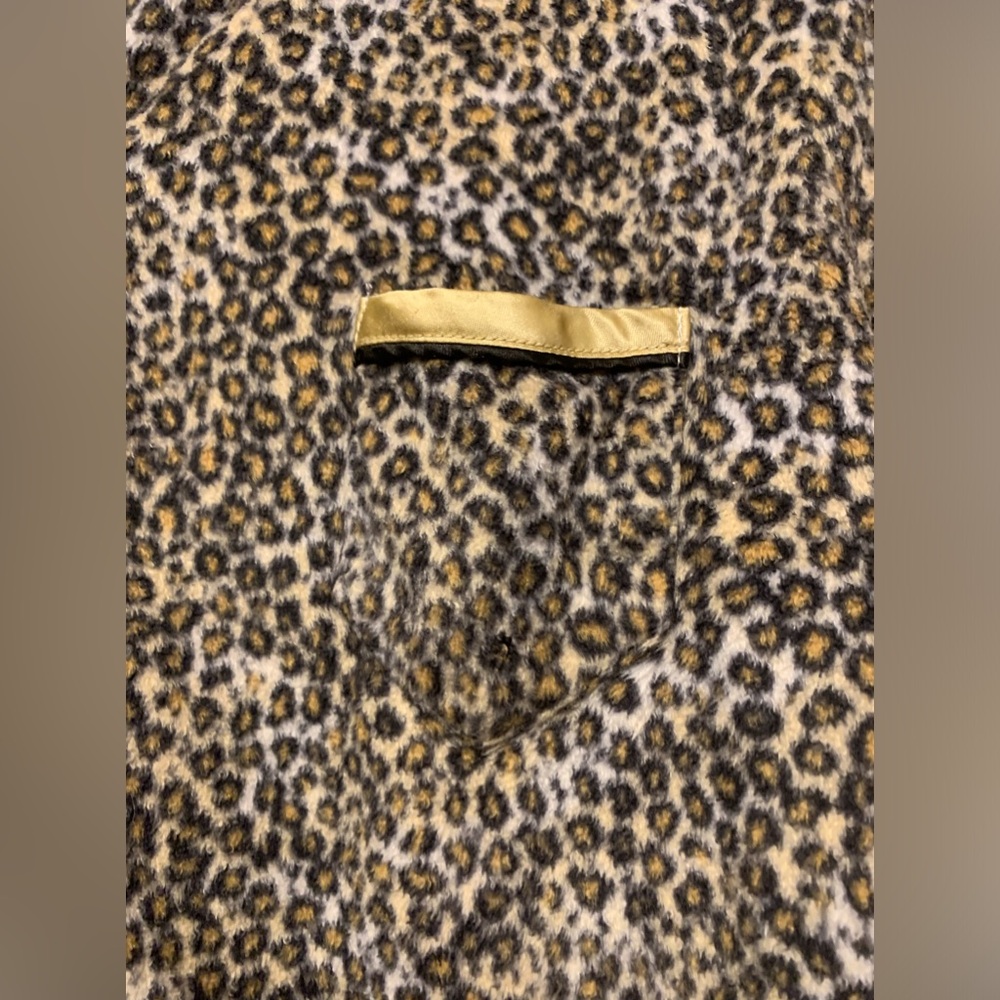 🦁✨ Feline Fabulous in LizWear Leopard Print Pajama Set! ✨🦁 - Picture 3 of 12